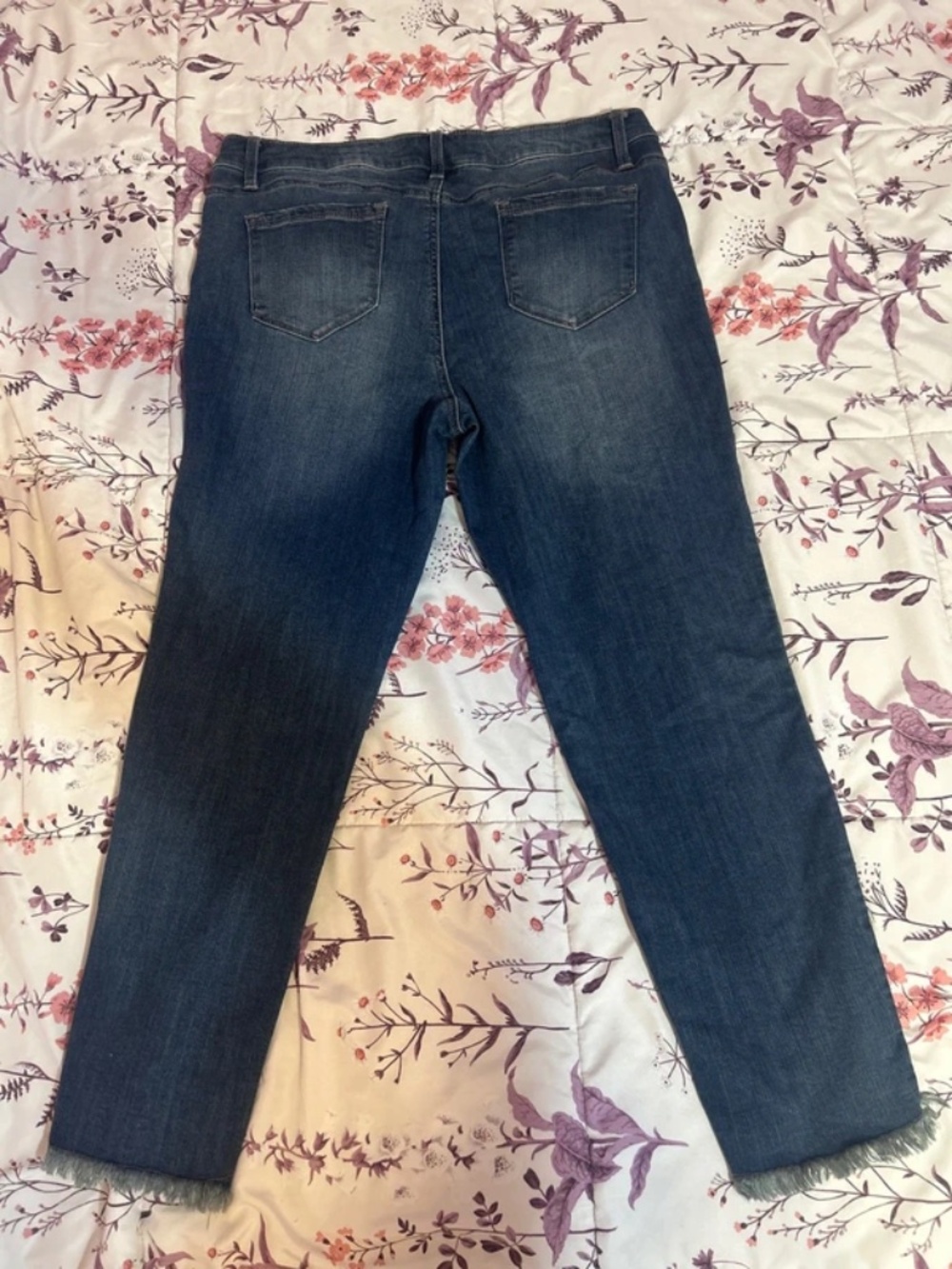 1822 Denim Blue Medium Wash Distressed Fringe Tulip Hem Hippie Jeans Sz. 16 - Picture 6 of 8